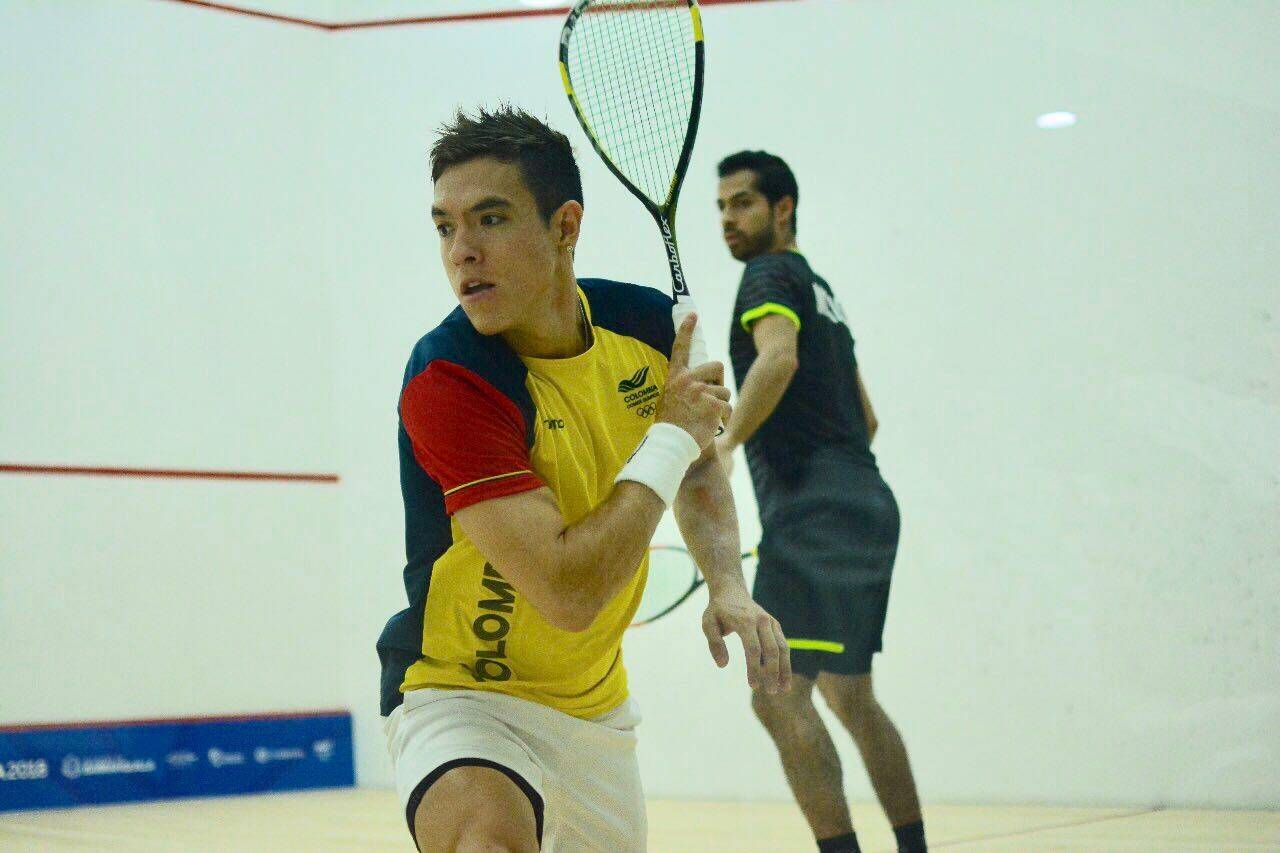 Deportistas de squash en competencia