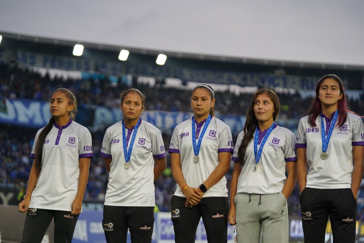 Algunas de las jugadoras de la selección Colombia femenina sub 17 en el estado El Campín