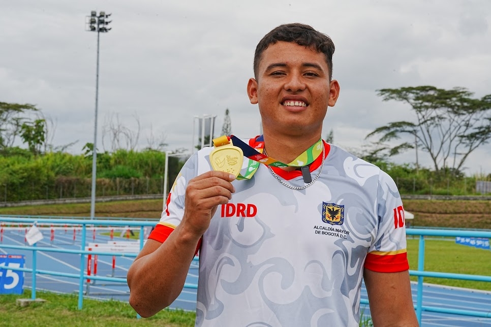 Santiago Pimentel, oro en lanzamiento de jabalina